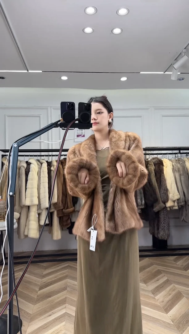 媛媛进口皮草直播间H1348