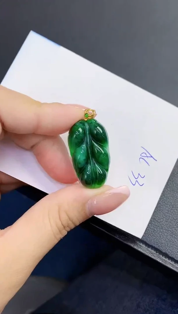 翡翠18K金镶嵌颈饰缅甸天然翡翠A货