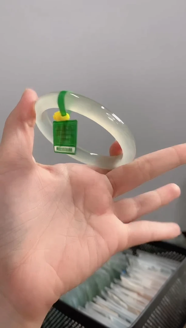 玛瑙/玉髓手镯未镶嵌60圈口