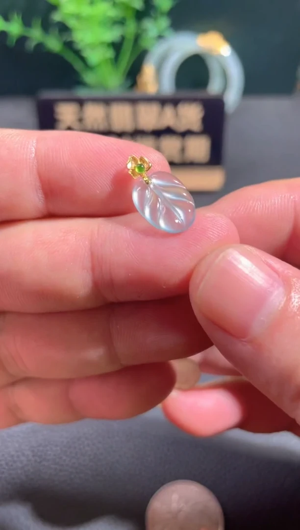 翡翠18K金镶嵌颈饰翡翠