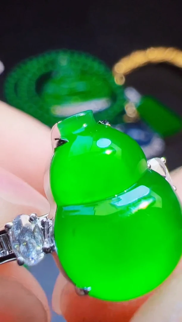 18K金镶嵌戒指翡翠华***9翡翠