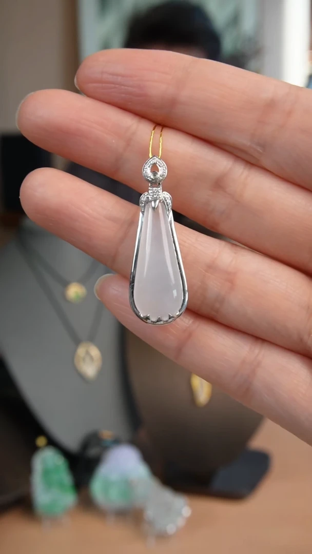 【闪购商品】翡翠颈饰18K金镶嵌 天然缅甸翡翠吊坠