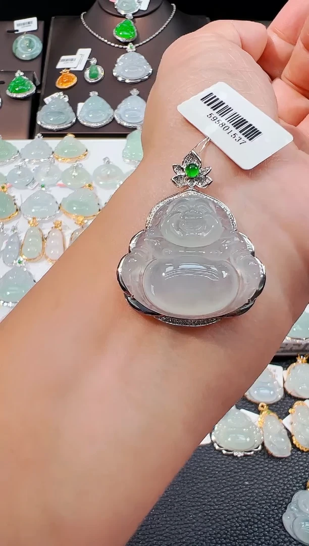 项链18K金镶嵌翡翠佛公吊坠