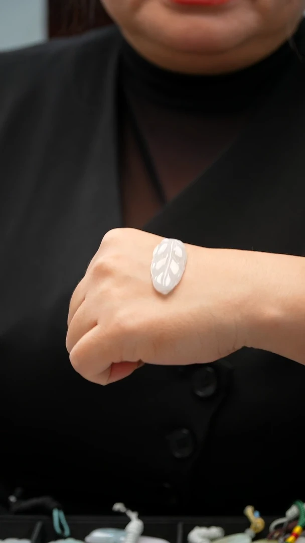 颈饰未镶嵌翡翠叶子