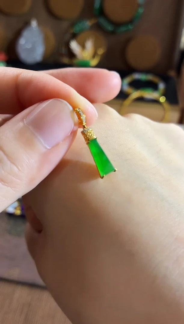 吊坠(不含链)18K金镶嵌翡翠吊坠