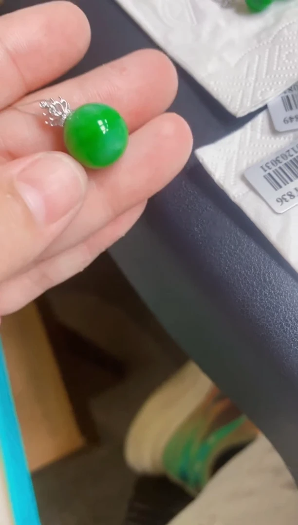 翡翠18K金镶嵌颈饰珠子