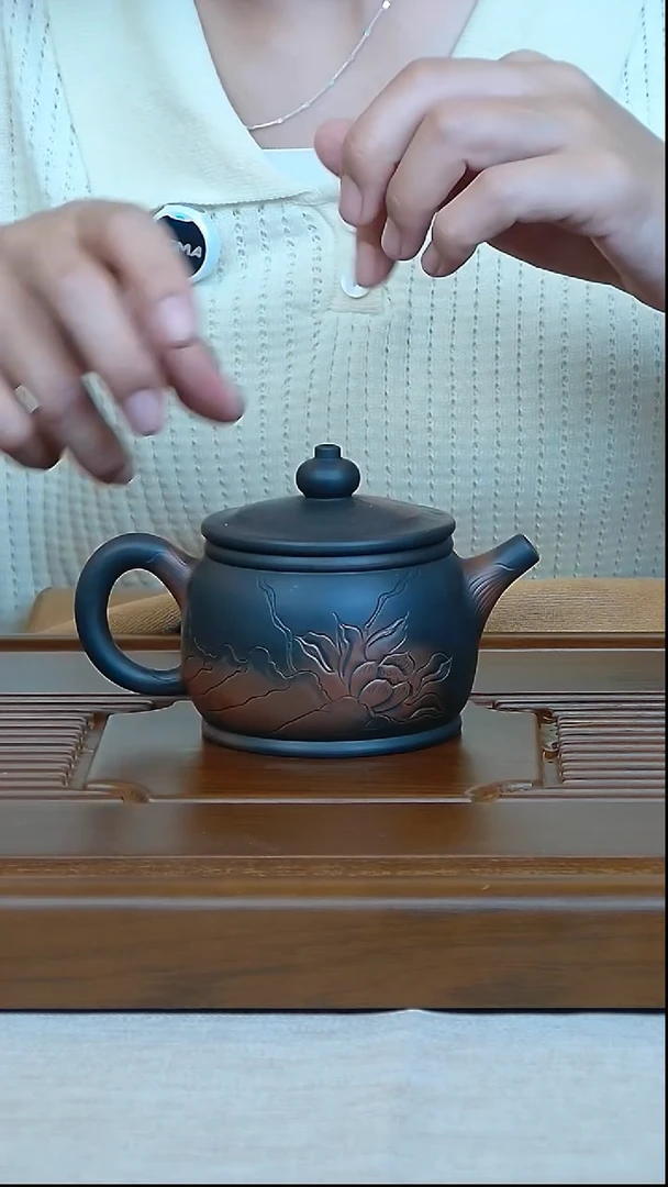 13微瑕浮雕壶/纯手工制作