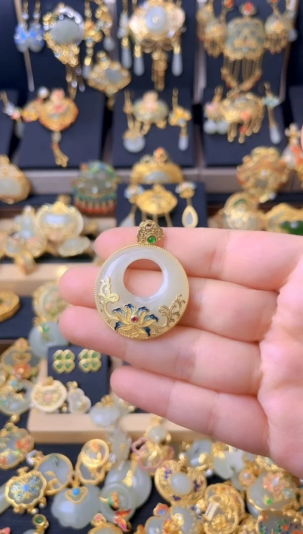 颈饰银S925镀金镶嵌和田玉向阳花公主扣吊坠