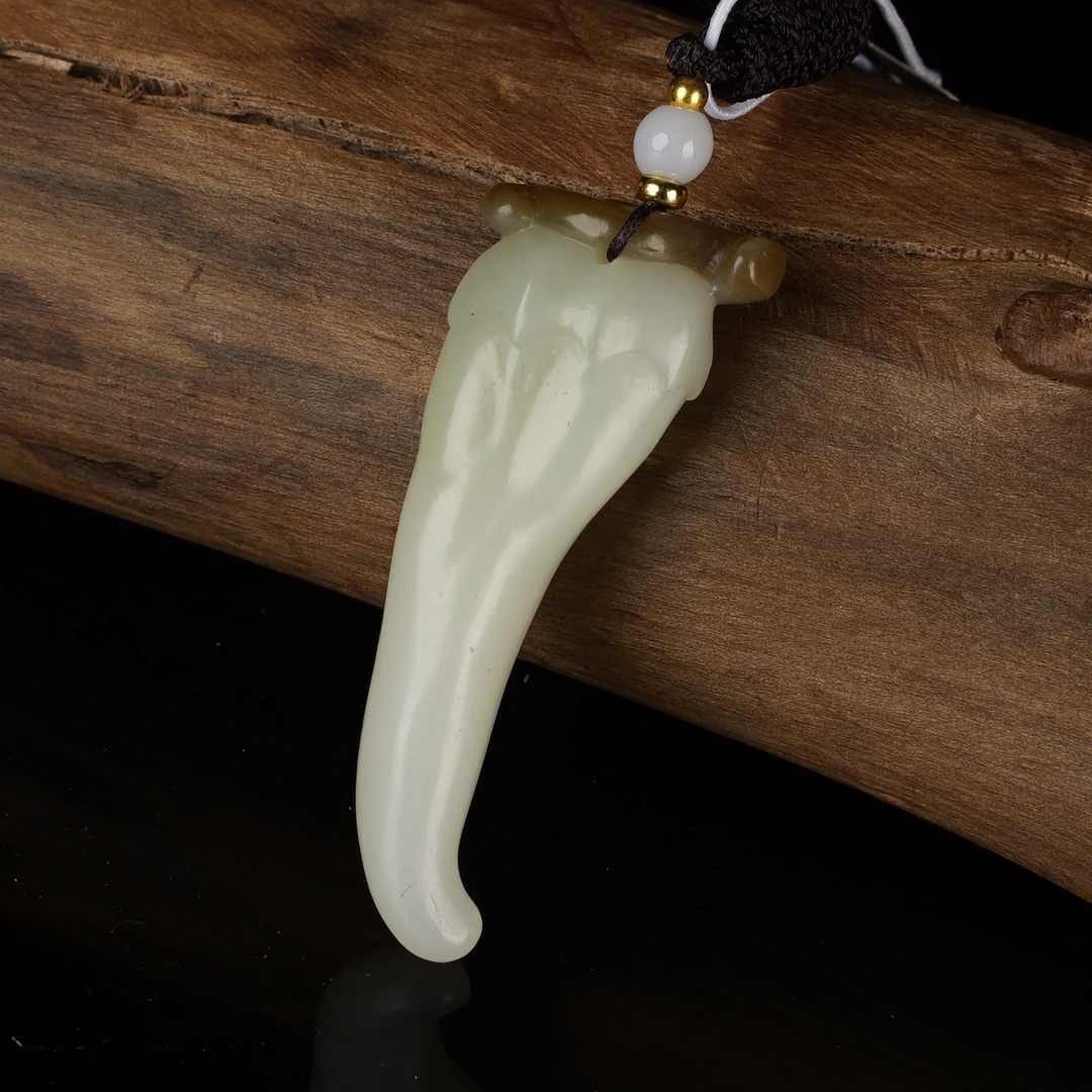 XJ03626二十世纪和田玉辣椒挂坠