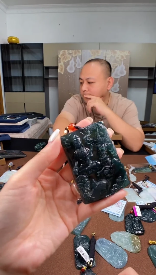 颈饰未镶嵌翡翠 多样性发其一