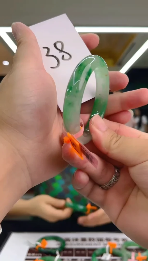 石英质玉（非洲翠）手镯未镶嵌天然冰飘花