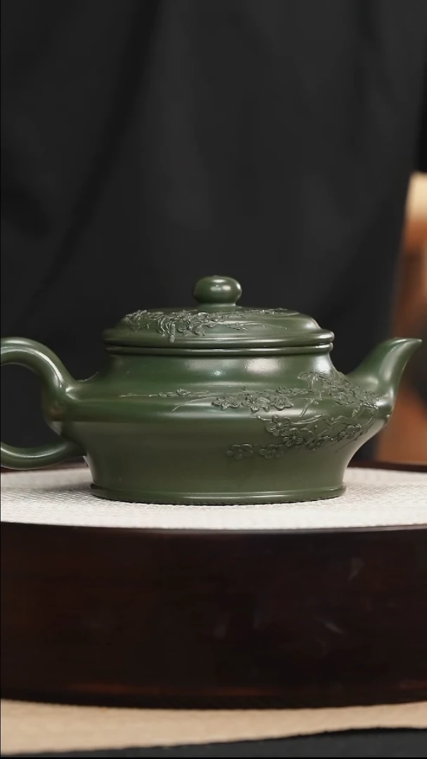 茶壶紫砂民国绿堆绘梅花虚扁