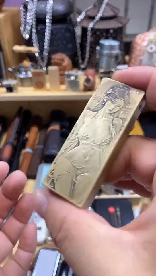 瓷片闪购商品  如图所示