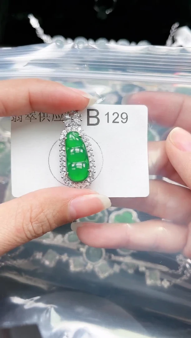 【闪购商品】翡翠颈饰未镶嵌赠皮绳129