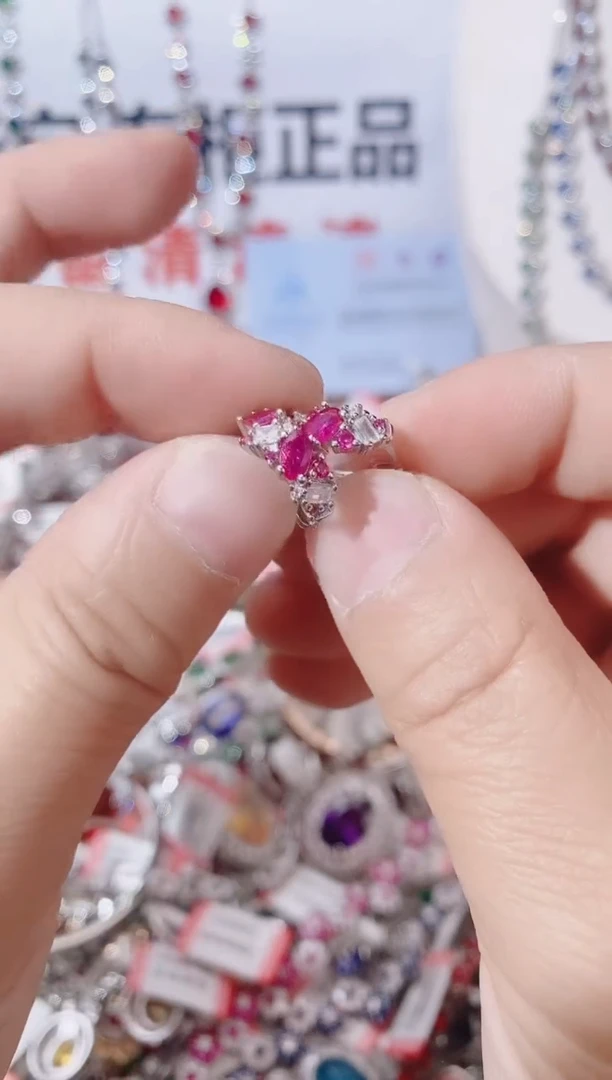 未镶嵌耳饰红宝石