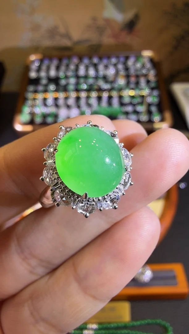 【闪购商品】翡翠戒指18K金镶嵌满绿蛋面分笔总价29800尾款22号付