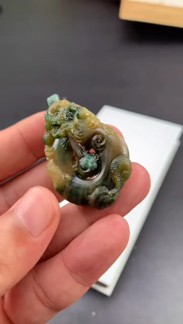 未镶嵌定制翡翠天**鳞翡翠
