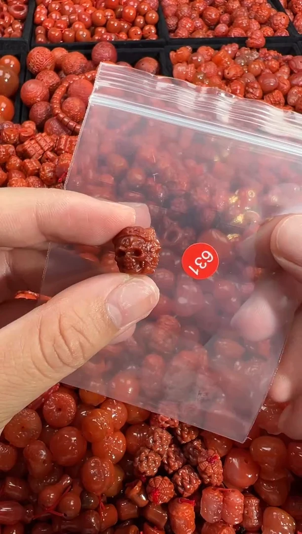 南红玛瑙未镶嵌颈饰1