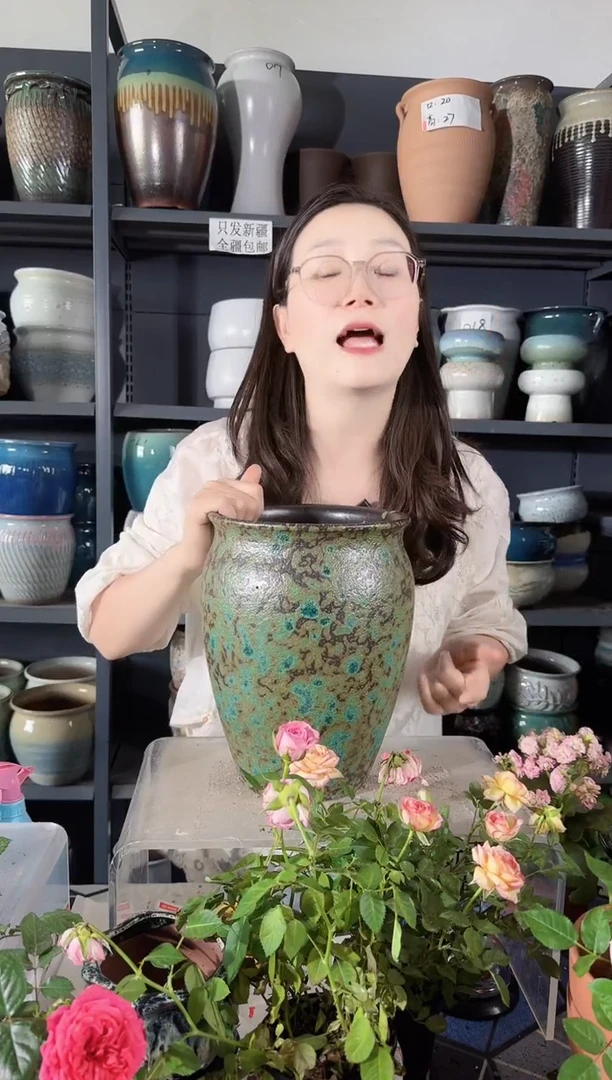 墨绿点陶盆一个装口17高25