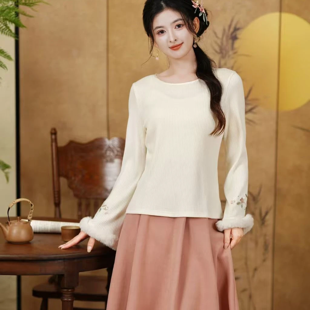 新中式刺绣2025冬款新品圆领袖口刺绣花纹百搭长袖打底