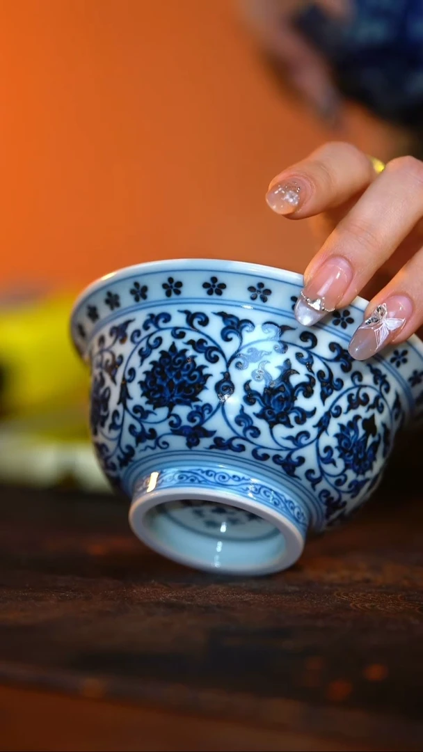 德*【不晓堂】柴窑青花缠枝压手杯-花心款