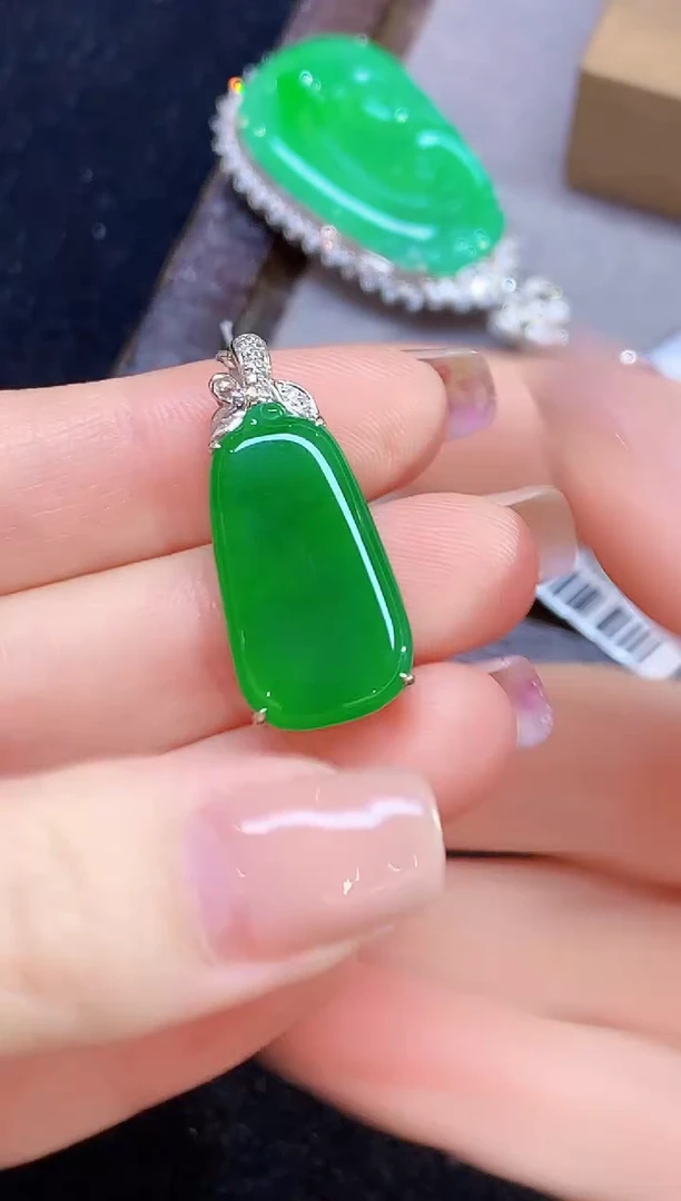 吊坠(不含链)18K金镶嵌翡翠多样性发其一