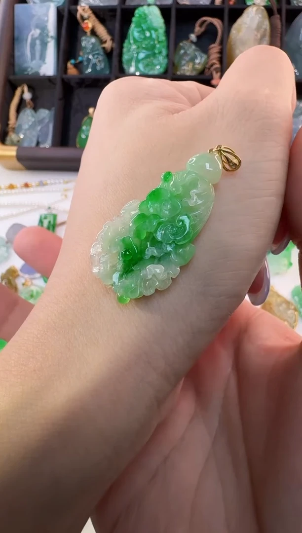 颈饰18K金镶嵌翡翠缅甸A货翡翠