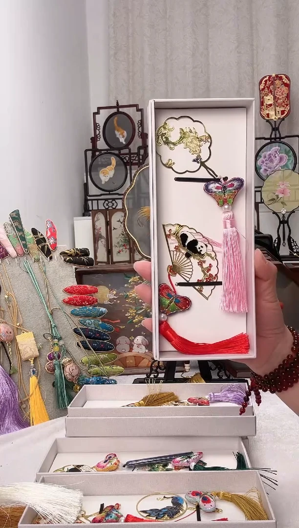 扇子苏绣作品手工书签