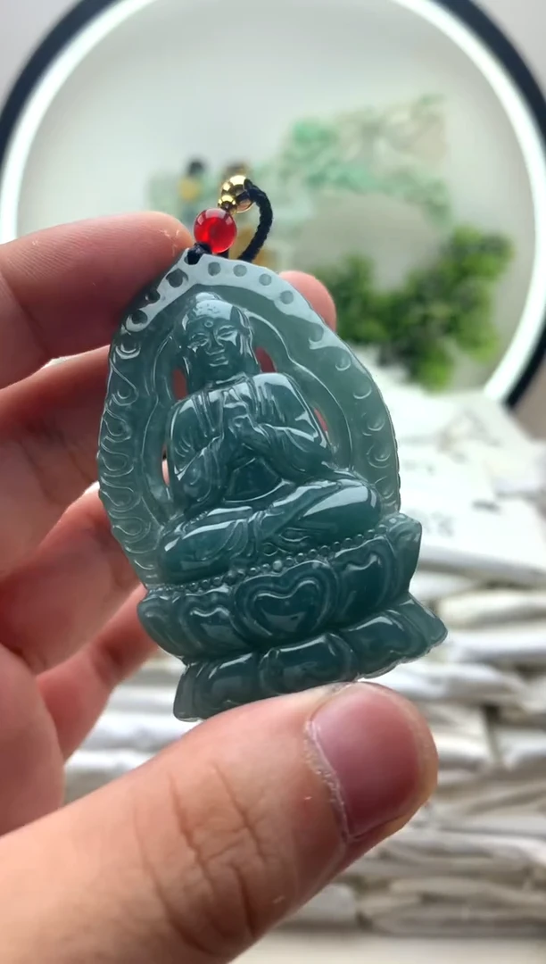 颈饰未镶嵌翡翠大日如来