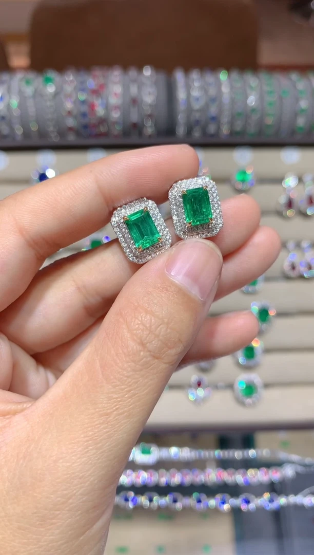 【闪购商品】祖母绿戒指18K金镶嵌2.0CT