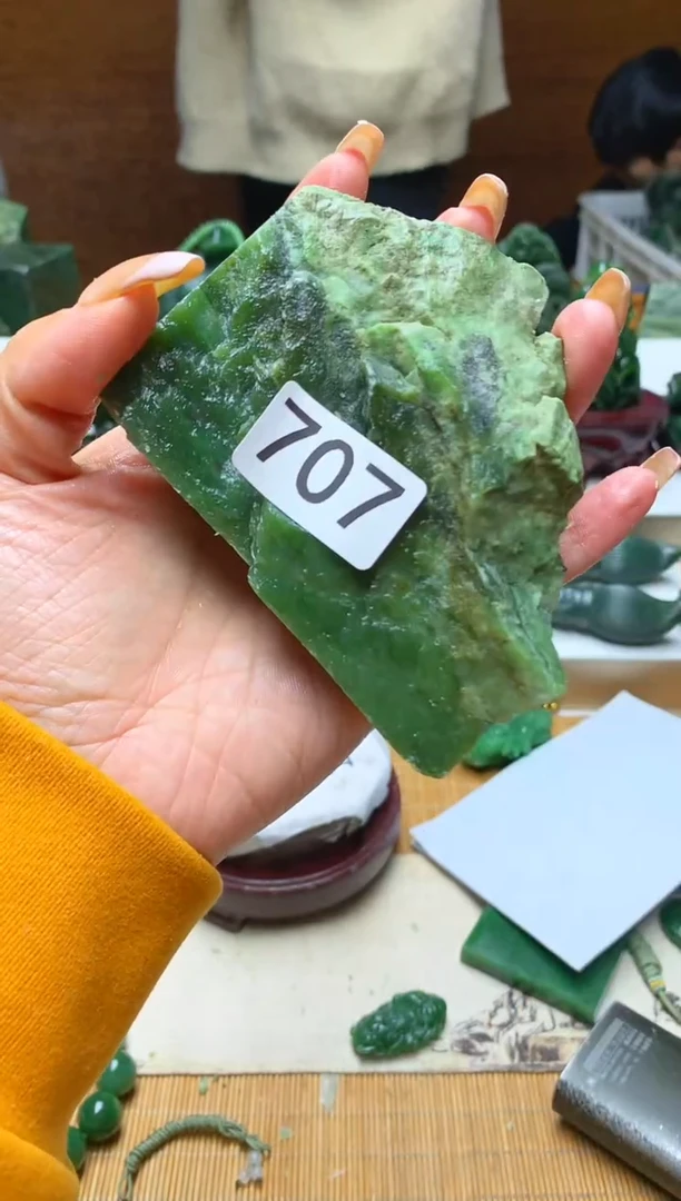 未镶嵌和田玉摆件1