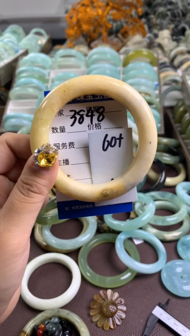【闪购商品】蛇纹石玉手镯未镶嵌3848