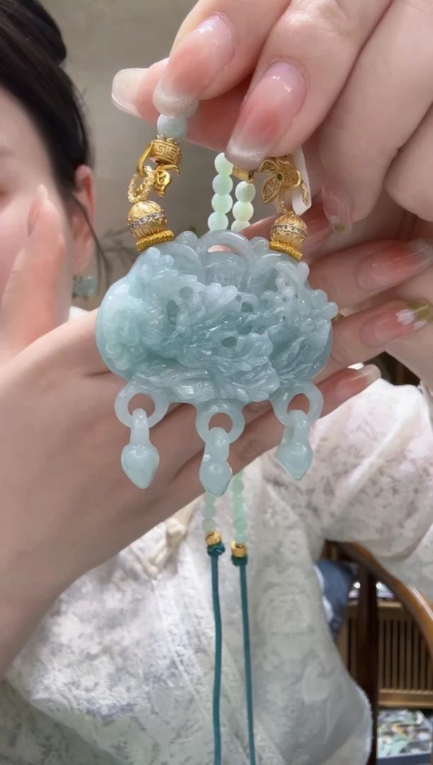 翡翠未镶嵌颈饰吊坠