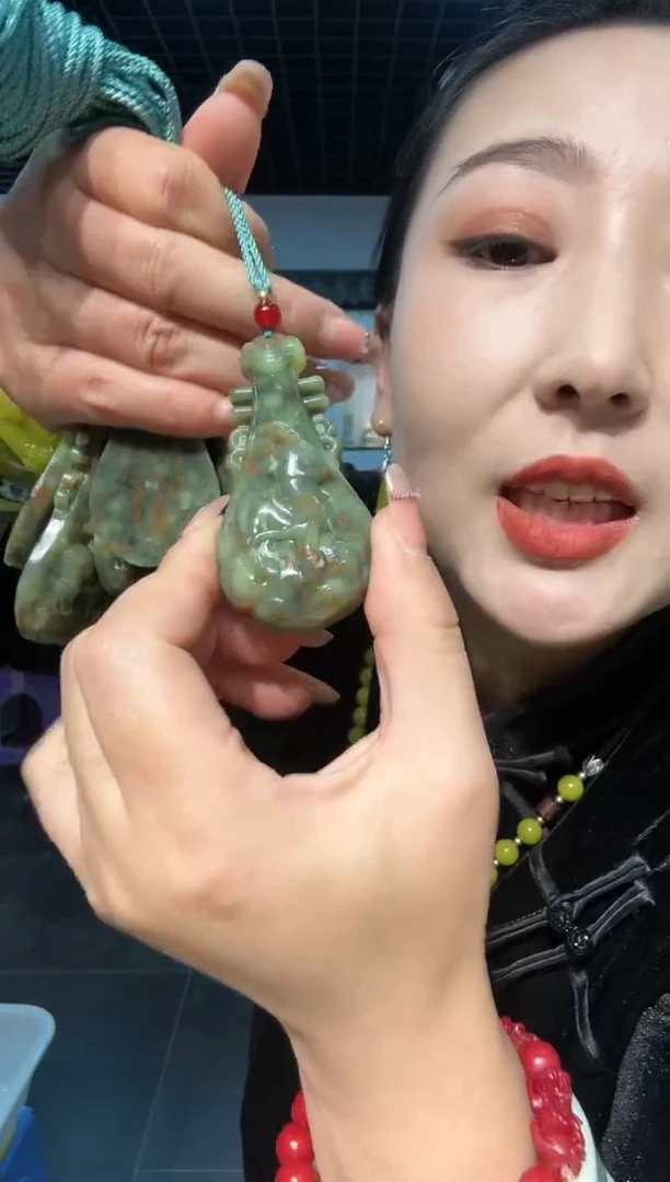 【闪购商品】岫玉颈饰未镶嵌仙女琵琶鹿