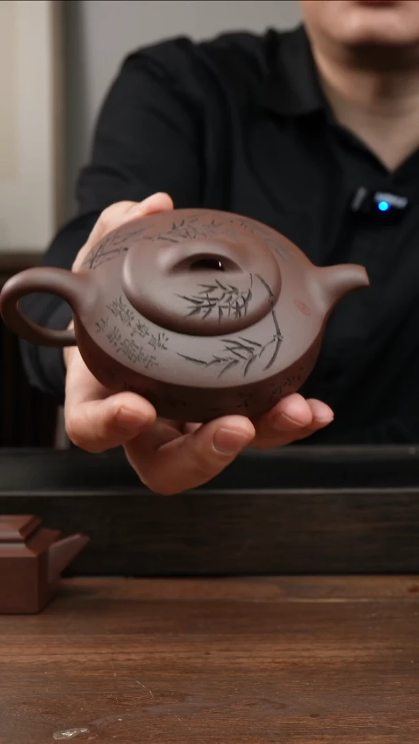 茶杯紫砂十***柴紫泥扁石     刻绘    260CC