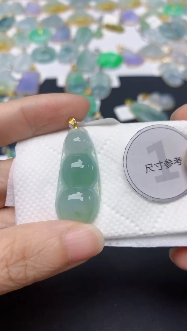 翡翠18K金镶嵌颈饰天然缅甸A货翡翠