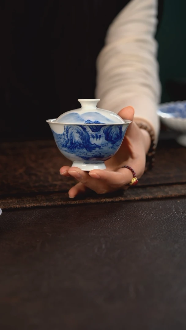 【闪购商品】杯微瑕HLX陶瓷重工山水高脚盖碗带书法随机