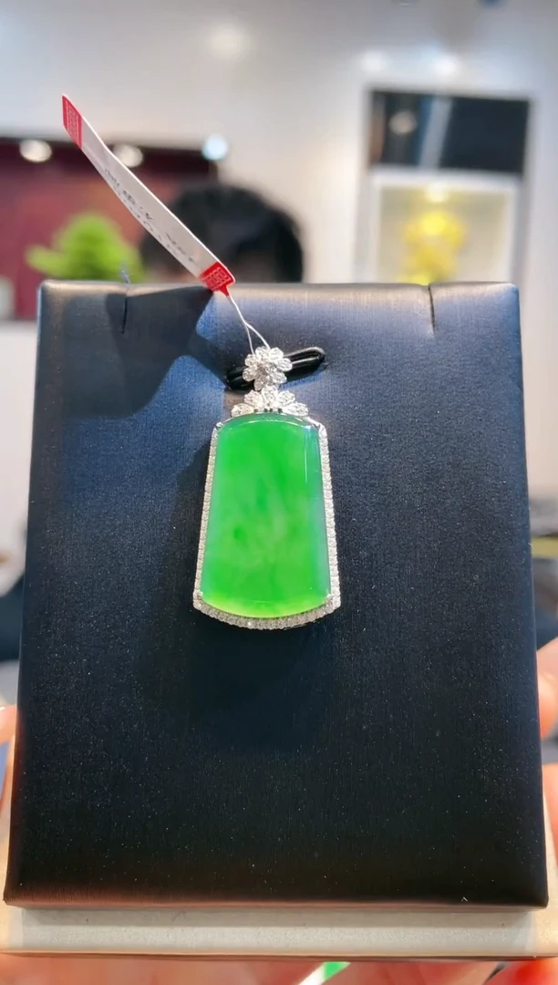 【闪购商品】翡翠颈饰18K金镶嵌A59天然A货翡翠吊坠