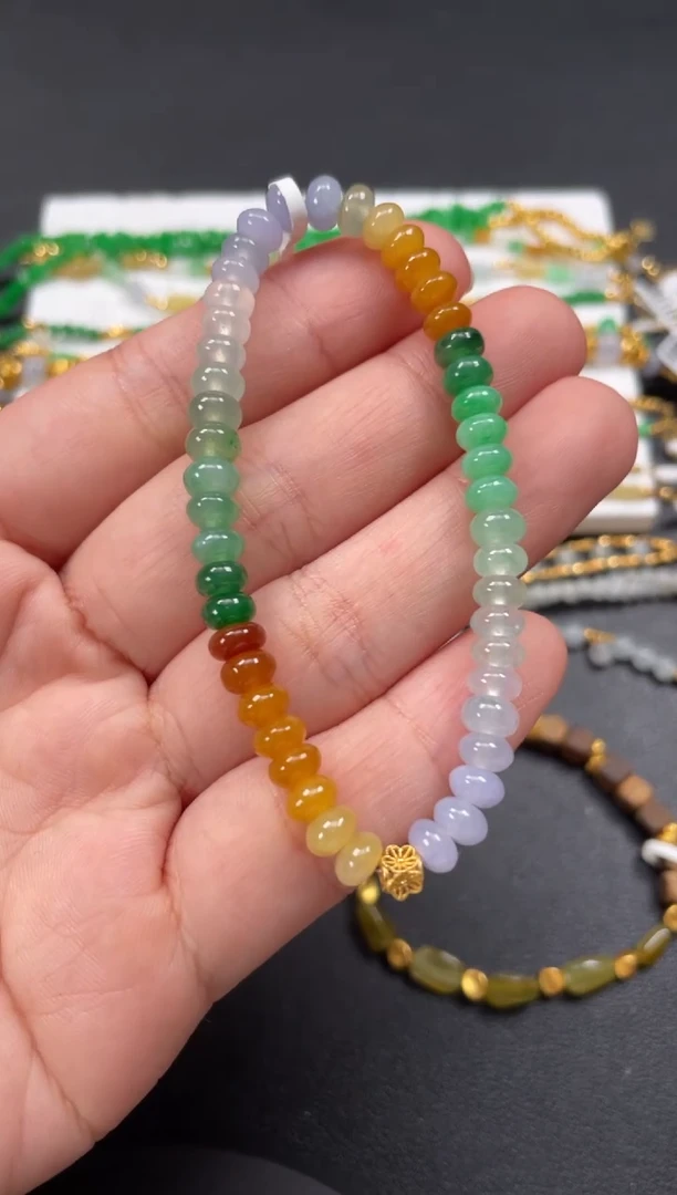 18K金镶嵌手串翡翠一条   P251