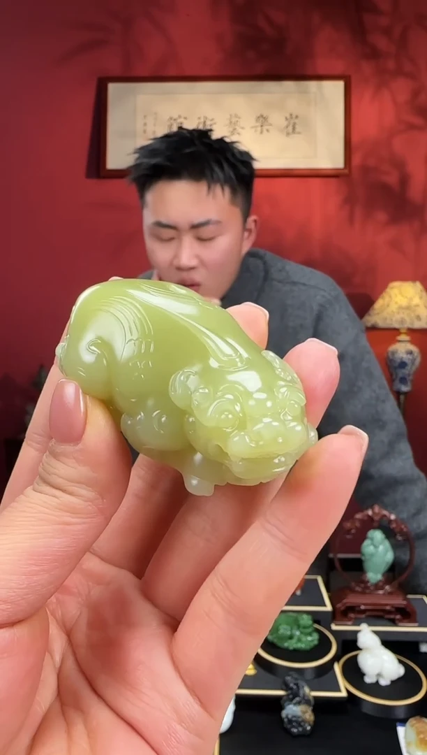 未镶嵌和田玉挂件l179若羌黄口手把大貔貅