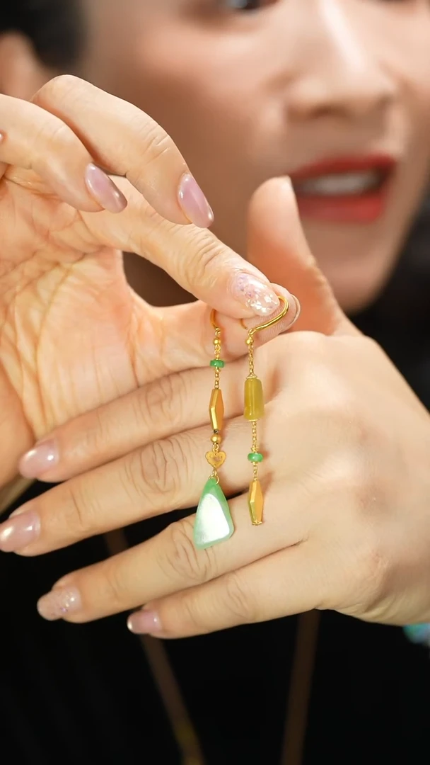 18K金镶嵌翡翠耳饰耳坠