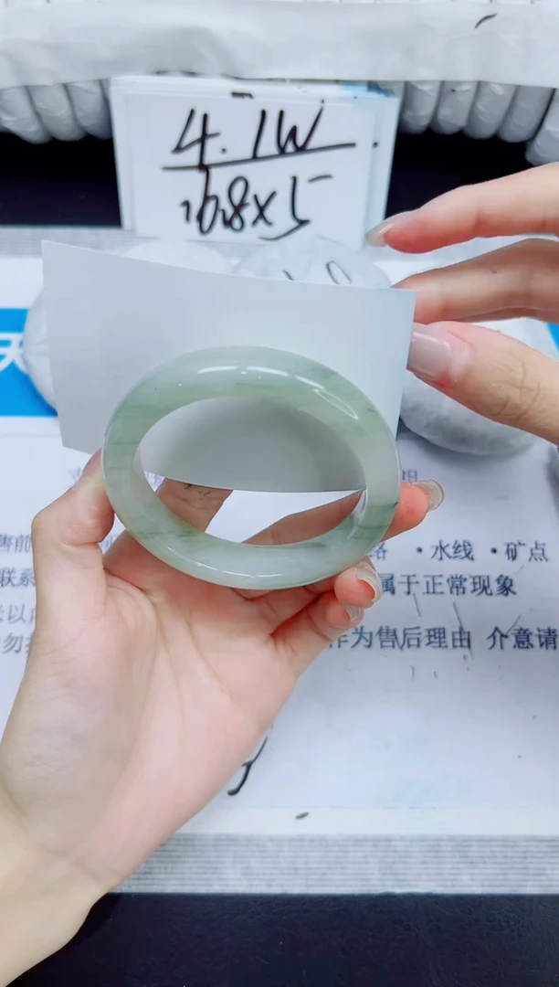 石英质玉手镯未镶嵌235/