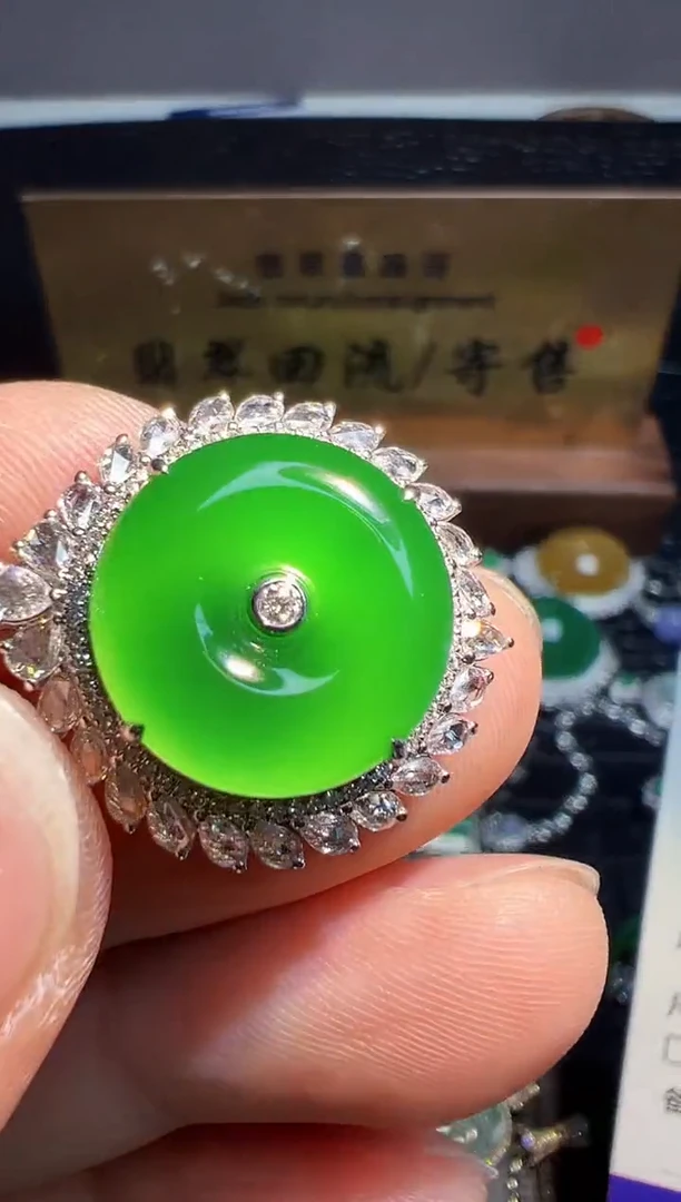 【闪购商品】翡翠颈饰18K金镶嵌翡翠回流