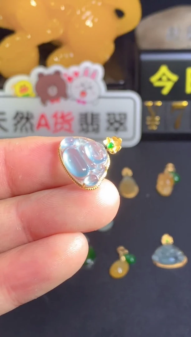 颈饰18K金镶嵌翡翠