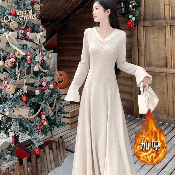 大码法式温柔V领连衣裙女秋冬胖mm喇叭袖气质大摆裙内搭长裙2041