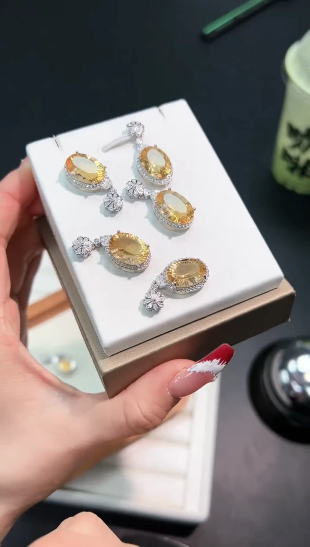 【闪购商品】黄晶吊坠(不含链)银S925镶嵌8n多样性发其一/1个