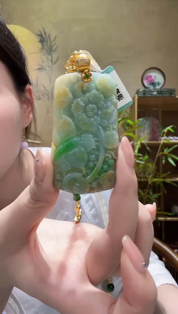 翡翠未镶嵌颈饰吊坠