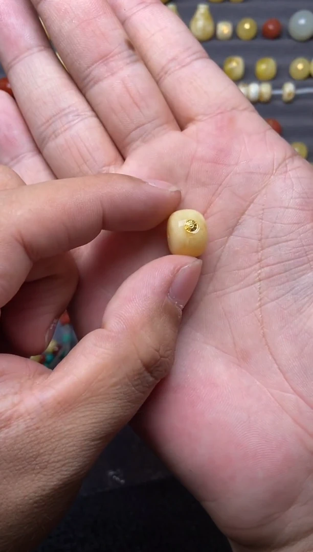 足金镶嵌蜜蜡珠宝奇石