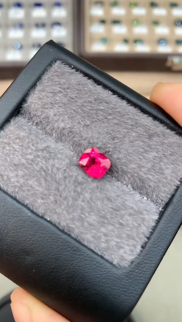 【闪购商品】定制尖晶石裸石未镶嵌2.10ct 绝地武士