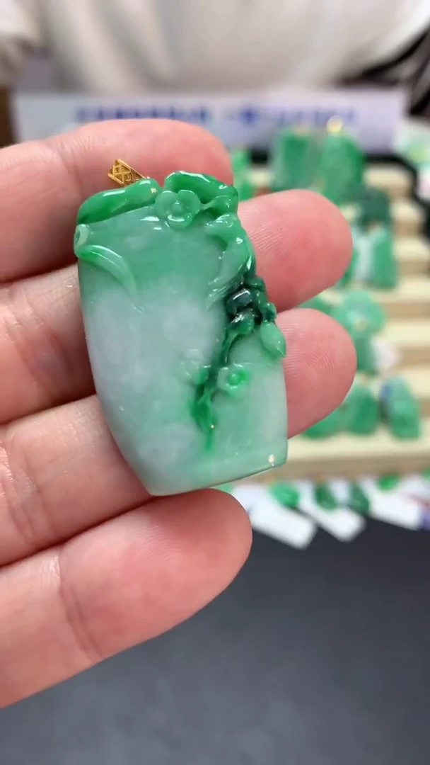 【闪购商品】翡翠吊坠(不含链)18K金镶嵌挂件